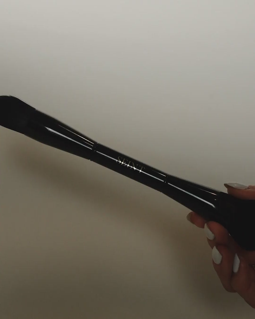 Video: Seint Pilot Brush held in hand, showing the glossy black handle and angled flat brush end